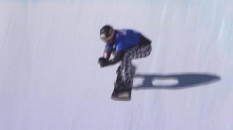 Snowboarder in training in Chongli