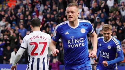 Jamie Vardy celebrates scoring Leicester's second goal