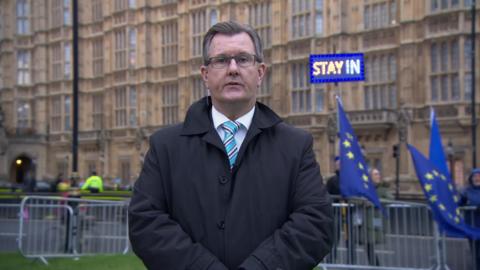 Sir Jeffrey Donaldson was speaking to the 鶹ҳ from outside Parliament