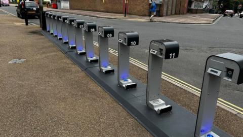 Empty electric bicycle docking station