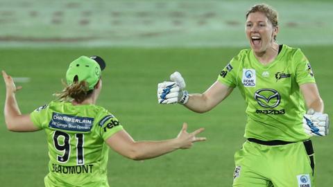 Sydney Thunder players Tammy Beaumont (left) and Heather Knight (right) celebrate after beating Melbourne Stars in the WBBL final