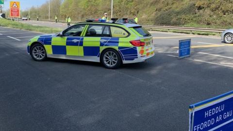 A police car at a check point on the A40