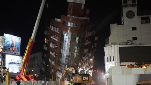 Building collapsed in Hualien