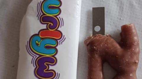 Curly Wurly bar with razor in it