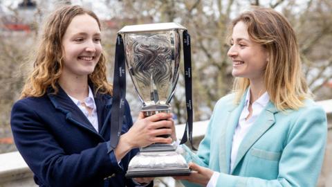 Lilli Freischem (left) and Mia Freischem from Oxford and Cambridge women's teams