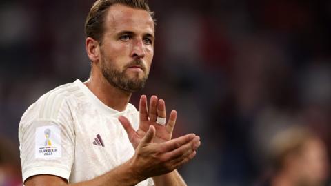 Harry Kane applauds Bayern Munich fans