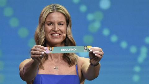 Maia Jackman holds up the card for England