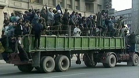 Moment dictator Ceausescu's execution is reported