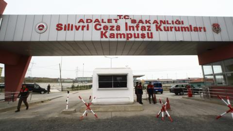 File photo showing the entrance to Silivri prison, west of Istanbul (19 October 2008)