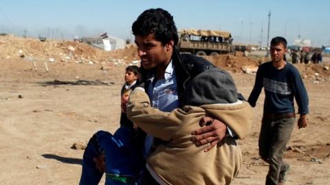 Residents fleeing their homes as the Iraqi government offensive continues in western Mosul, 25 March 2017