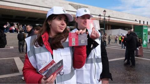 Women selling tickets to Venice