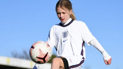 Imogen doing keepy-uppies