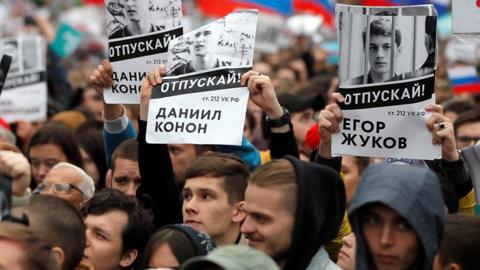 Protesters hold images of those leaders detained by the Russian government on 10 August 2019