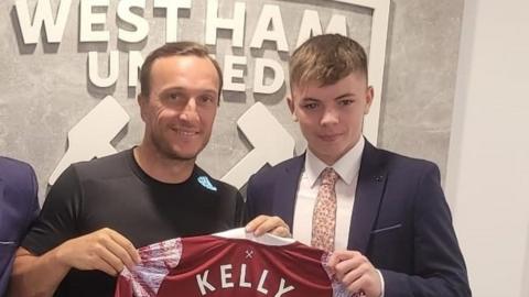 Patrick Kelly signs for West Ham