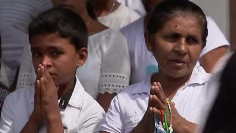 Mourners in Negombo