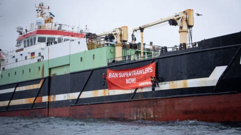Greenpeace protest on trawler