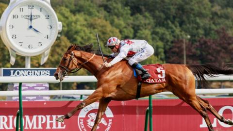 Teona wins the Prix Vermeille at ParisLongchamp