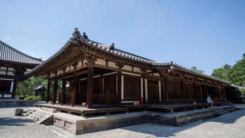 Located in suburb of Nara city, Toshodaiji Temple, designed and built by Chinese monk Jian Zhen in Tang Dynasty, has a China Tang architectural style and is identified as a national treasure of Japan. It is regarded as the head temple of Japans Ritsu-shu denomination of Buddhist teachings.