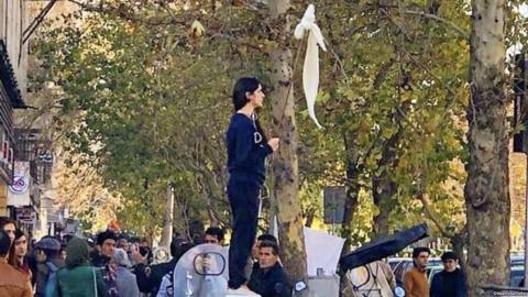 Vida Movahedi makes a stand in Tehran