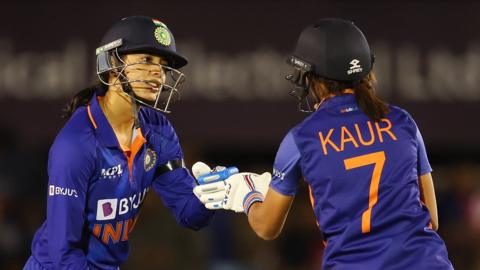 Smriti Mandhana and Harmanpreet Kaur