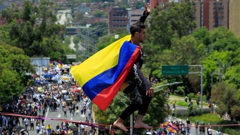 Tightrope walker protest in Colombia