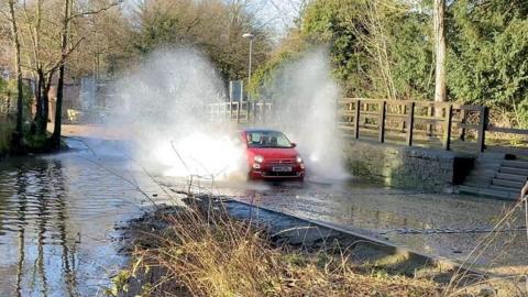 A car splashing through Rufford Ford