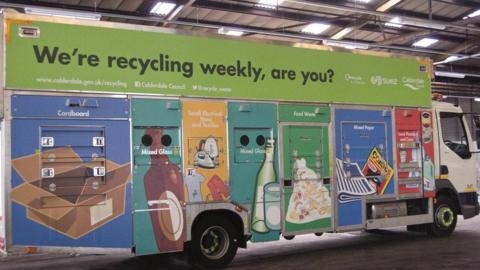 Suez recycling vehicle