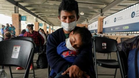 A migrant waiting to enter Texas