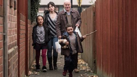 Dave Johns as Daniel Blake, Hayley Squires as Katie Morgan in I, Daniel Blake