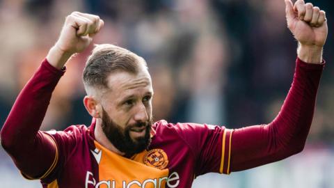 Former Motherwell hero Kevin van Veen has signed for Kilmarnock