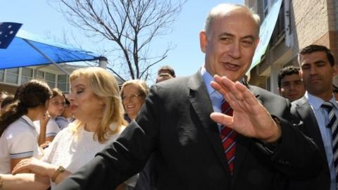 Netanyahu and his wife Sara greet youths during their visit to the Moriah War Memorial College in Sydney