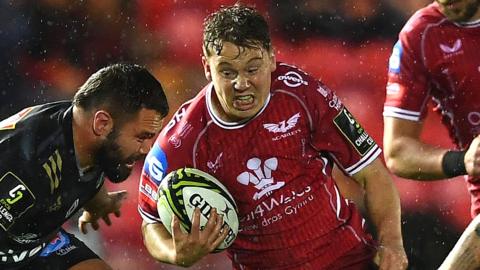 Sam Costelow in action against Brive