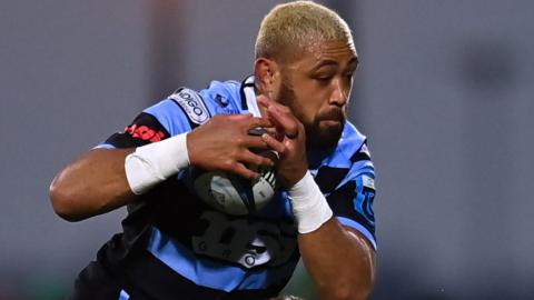 Taulupe Faletau attacks for Cardiff at Connacht