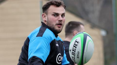 Ellis Shipp sends out a pass in Dragons training