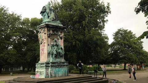 Queen Victoria statue vandalised