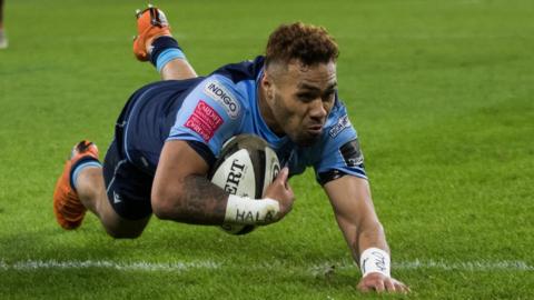 Willis Halaholo goes over for Cardiff Blues