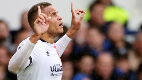 Carlton Morris celebrates scoring for Luton against Everton