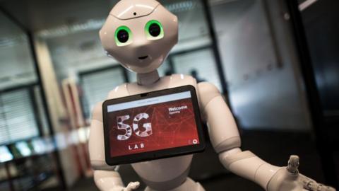 Pepper robot with screen advertising 5G logo