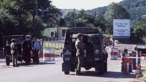 Irish army border checkpoint Killeen 1988