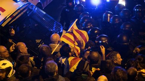 Catalonian riot police and protesters clash during a protest at the regional Government headquarters in Barcelona, northern Spain, 23 March 2018