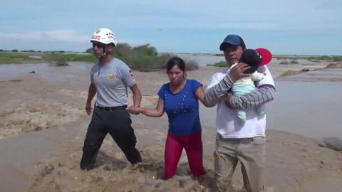 People are helped through floods in Peru