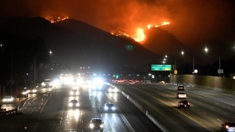 Getty fire burns next to the 405 freeway in the hills of West Los Angeles