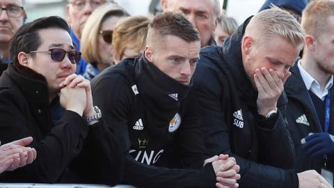 Jamie Vardy, Kasper Schmeichel and Vichai Srivaddhanaprabha's son pay tribute