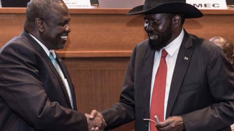 L-R: Riek Machar and Salva Kir shaking hands