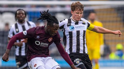 Hearts' Malachi Boateng and St Mirren's Mark O'Hara