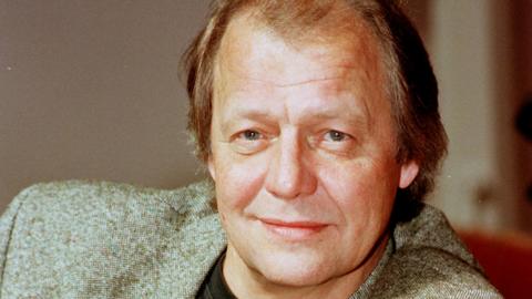 David Soul looking at the camera in a head and shoulders portrait taken in 1997