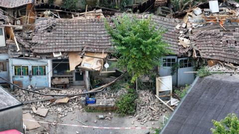 A collapsed building in Ryde Road, Brighton, viewed from the air, with the grey slate tiled roof completely fallen in.