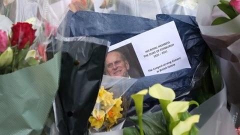 Floral tributes outside Buckingham Palace