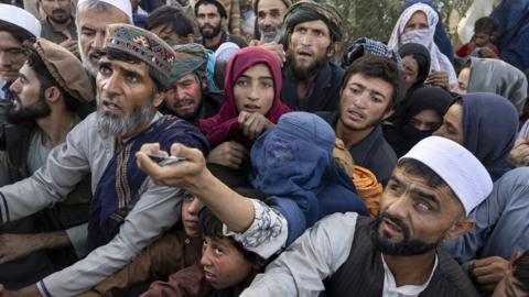 Afghans fleeing from northern provinces to Kabul (10 August)