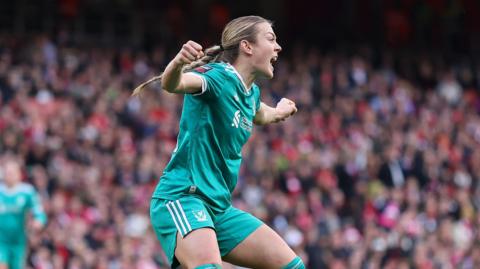 WSL: Liverpool equalise against Arsenal at Emirates Stadium 